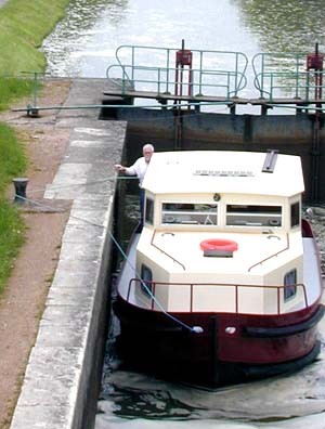 Tom Sommers in a lock on the Canal du Nivernais