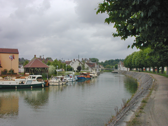 The port at Chatillon-Coligny offers access to several good restaurants in the old quarter, along the narrow streets, and a market on Friday mornings.